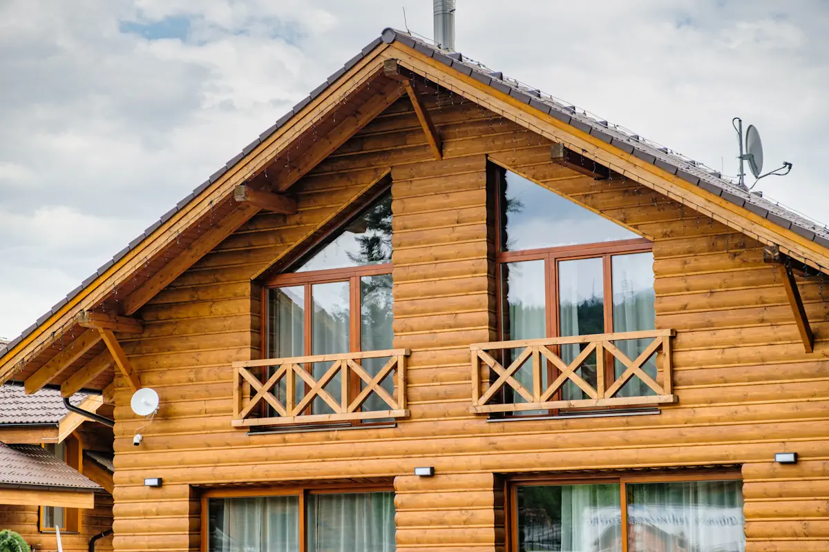 Comment entretenir une maison en bois sans vous tromper ?