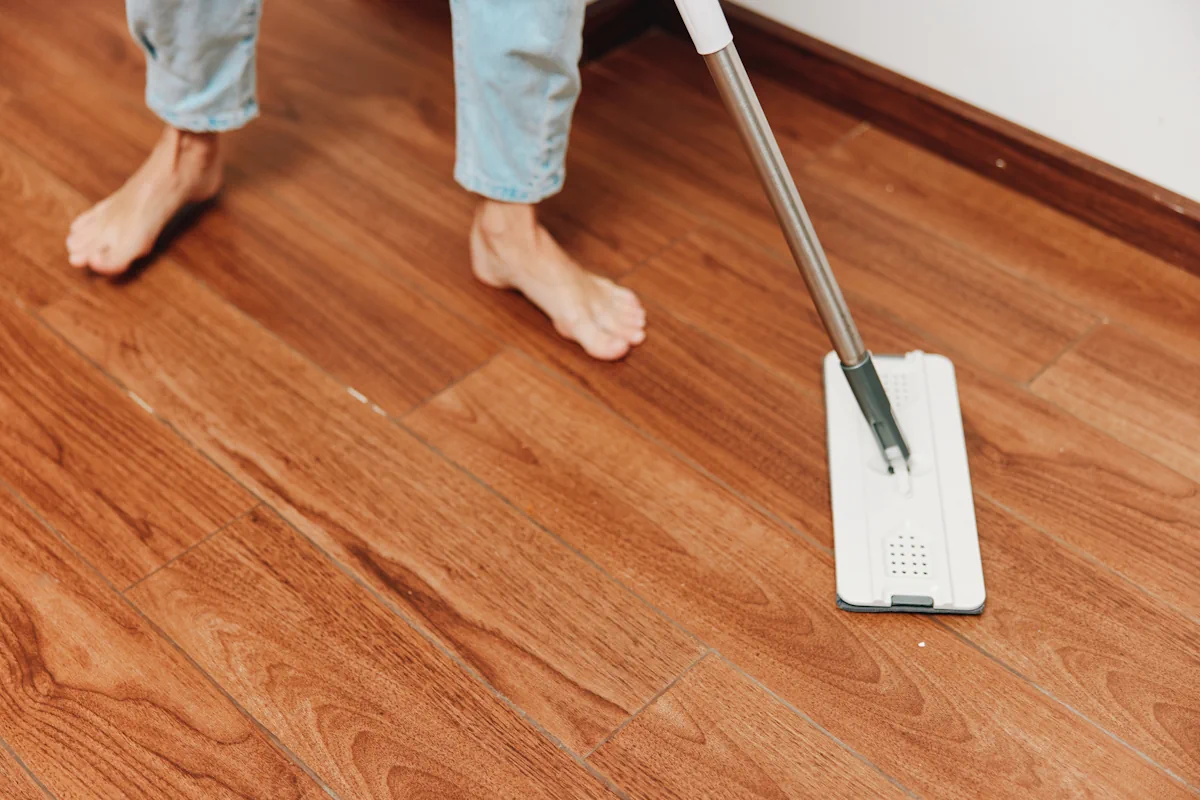 Voici comment nettoyer un parquet en bois sans l'abîmer