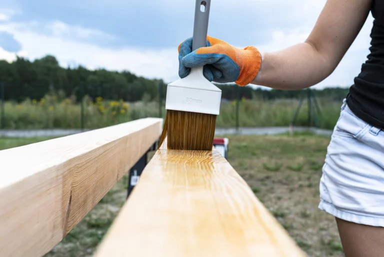Voici quel primaire protège vraiment votre bois en extérieur