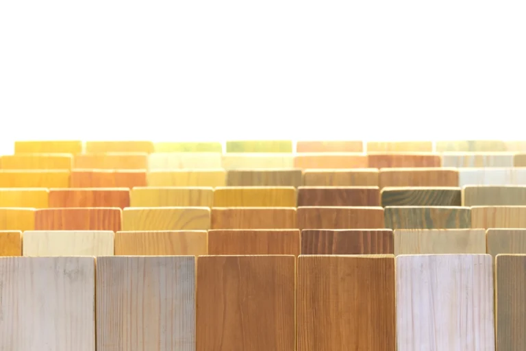 Voici quelle couleur se marie avec le bois naturel