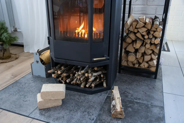 Voici quelle longueur de bûches choisir pour votre poêle