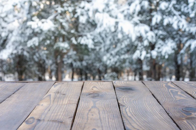 Voici pourquoi votre plateau de table se déforme après quelques saisons