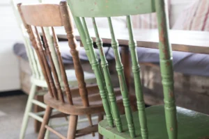 Voici quelle couleur peindre des chaises en bois pour transformer votre intérieur