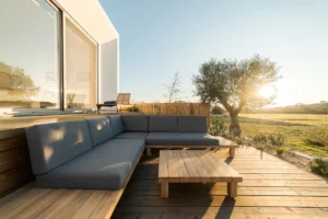 Voici comment entretenir votre bois d'extérieur pour qu'il dure