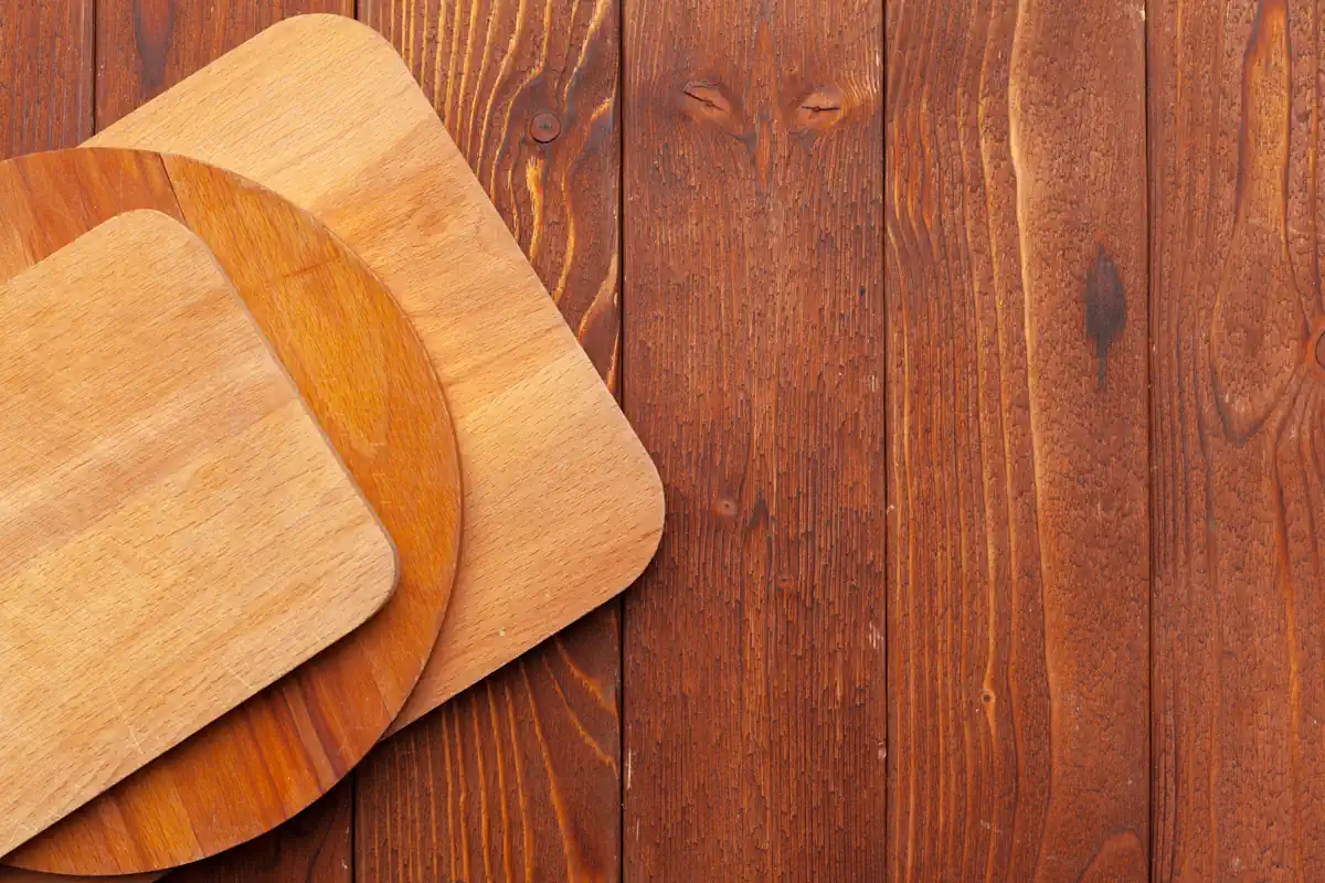 Quel bois choisir pour une planche à découper durable ?