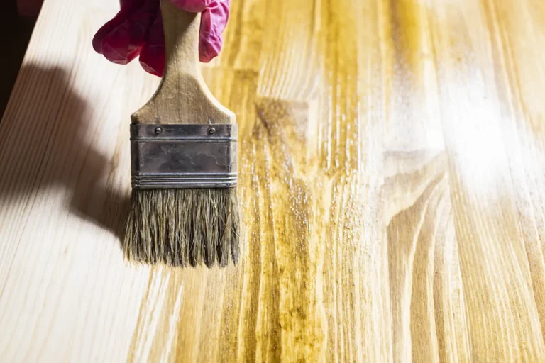 Voici quel vernis choisir après avoir décapé votre meuble
