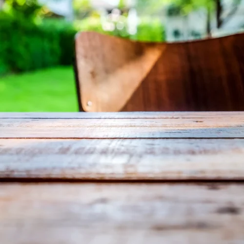 Comment protéger efficacement le bois extérieur des dégradations ?