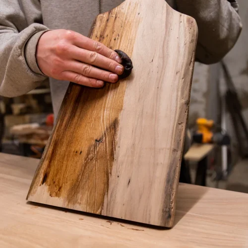 Voici comment traiter une planche de bois brut pour vos projets menuiserie