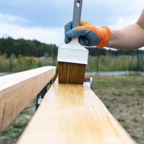 Voici quel primaire protège vraiment votre bois en extérieur